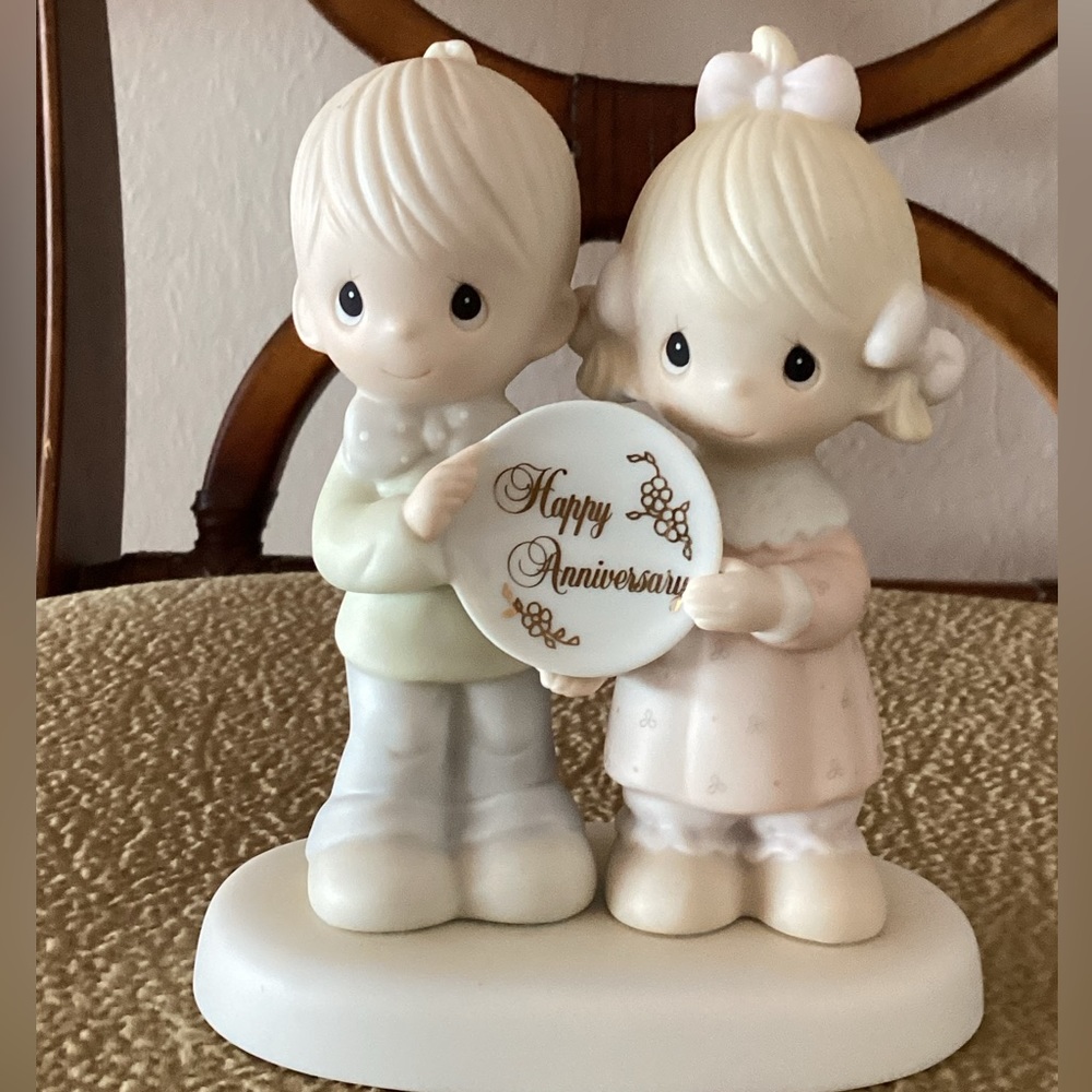 190. Hallmark Precious Moments-Happy Anniversary EUC